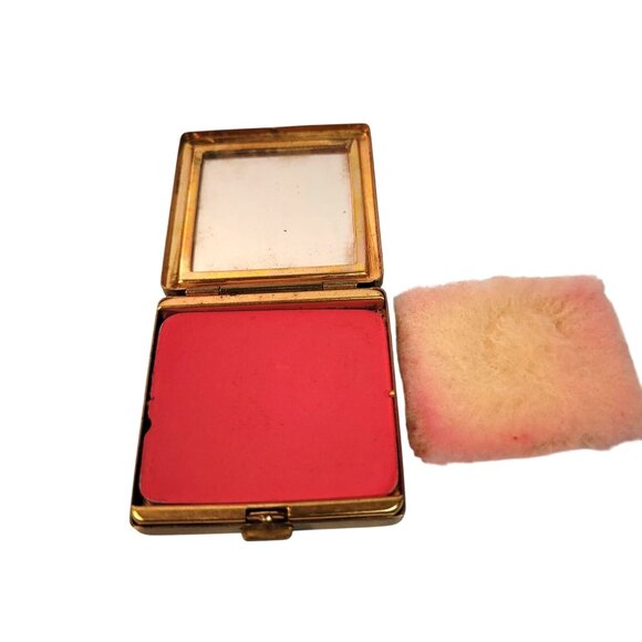 Dorothy Gray Rouge Brass Tone Alligator Buckle Design Compact 1950s Puff & Rouge - Picture 2 of 8